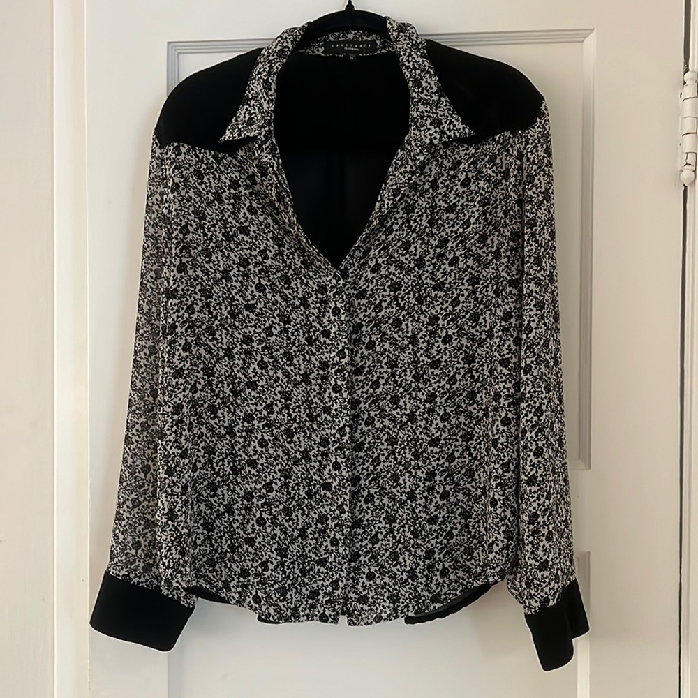 Black and white floral Sanctuary top Sz M